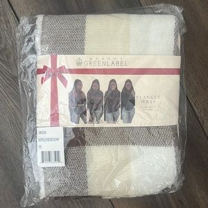 NWT Quagga Green Label blanket wrap